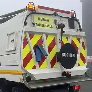 Arrow covers must be removed when lorry not sweeping Road sweeper arrow cover